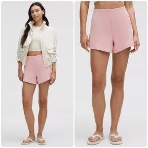 New! Lululemon Softstreme Kick-Flare Mid-Rise Short 4’ 🌸 size 8 Hotty Hot Shorts